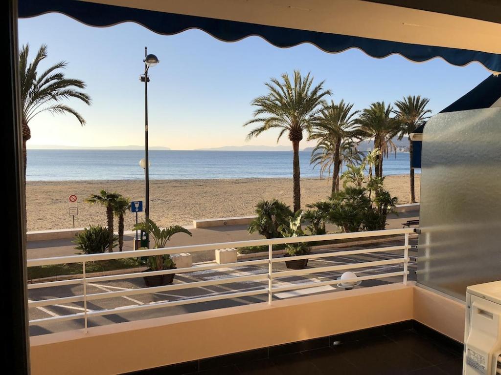 T2 Front De Mer 2Pers 1 Minute De La Plaget2 De 44 M2 Plus Terrasse 16M2 , Vue Mer Panoramique Et En Face De La Plage Cet Appartement Refait A Neuf Beneficie D'Un Confort Et D Un Equipement Optima Cet Appartement Est Ideal Pour 2 Personnes Avec Sa Ch Le Lavandou Extérieur photo