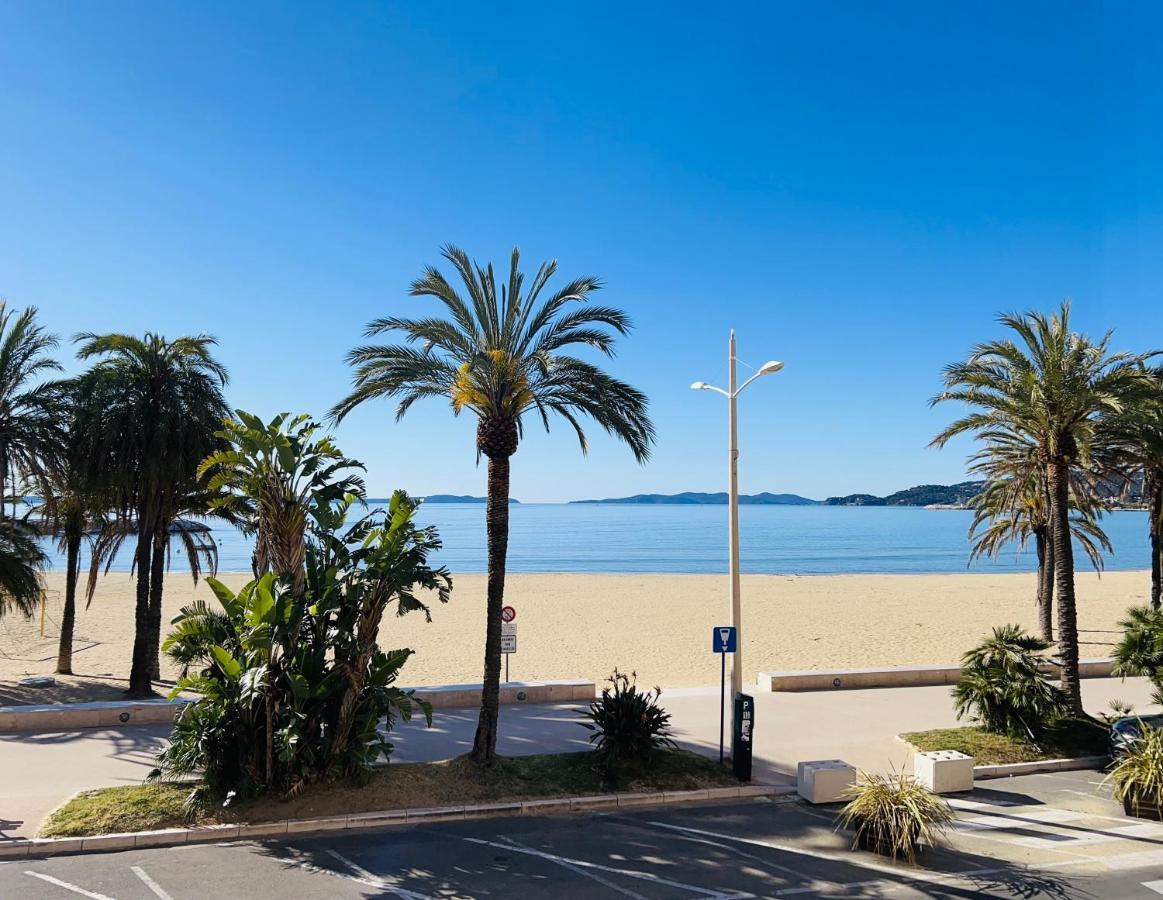 T2 Front De Mer 2Pers 1 Minute De La Plaget2 De 44 M2 Plus Terrasse 16M2 , Vue Mer Panoramique Et En Face De La Plage Cet Appartement Refait A Neuf Beneficie D'Un Confort Et D Un Equipement Optima Cet Appartement Est Ideal Pour 2 Personnes Avec Sa Ch Le Lavandou Extérieur photo