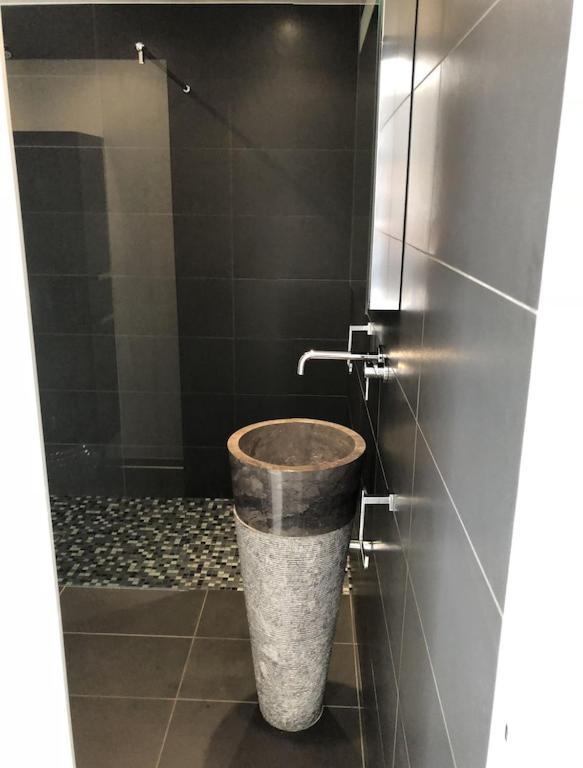 T2 Front De Mer 2Pers 1 Minute De La Plaget2 De 44 M2 Plus Terrasse 16M2 , Vue Mer Panoramique Et En Face De La Plage Cet Appartement Refait A Neuf Beneficie D'Un Confort Et D Un Equipement Optima Cet Appartement Est Ideal Pour 2 Personnes Avec Sa Ch Le Lavandou Extérieur photo